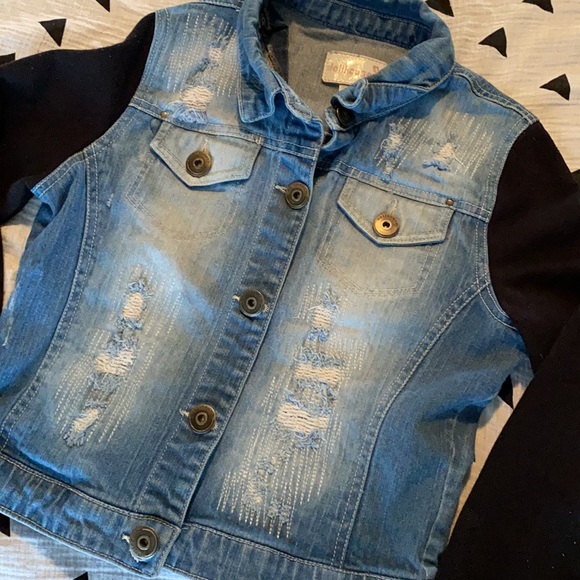 Dollhouse distressed knit sleeved Jean jacket - Picture 2 of 4